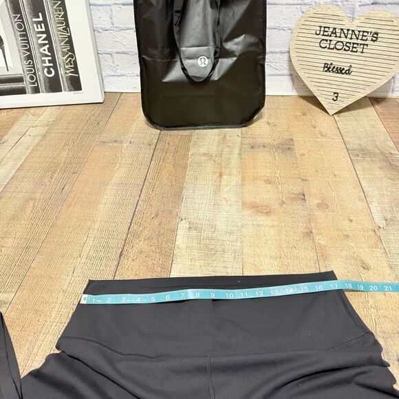 Lululemon Wunder Train High-Rise Crop 23"
Black (First Release) size 18 - Picture 11 of 11